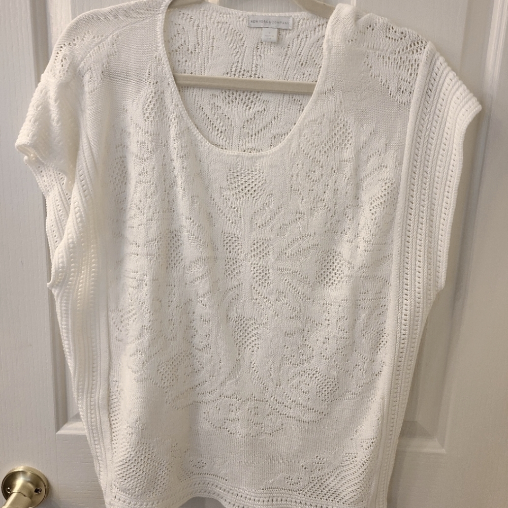 NY&Co women's sleeveless boho sweater